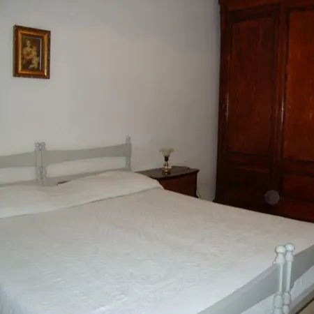 Casa Vacanze Garibaldi בית נופש Felline